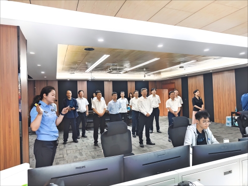 省人大常委会副主任周广智带队来连开展道路交通安全“一法三条例”执法检查