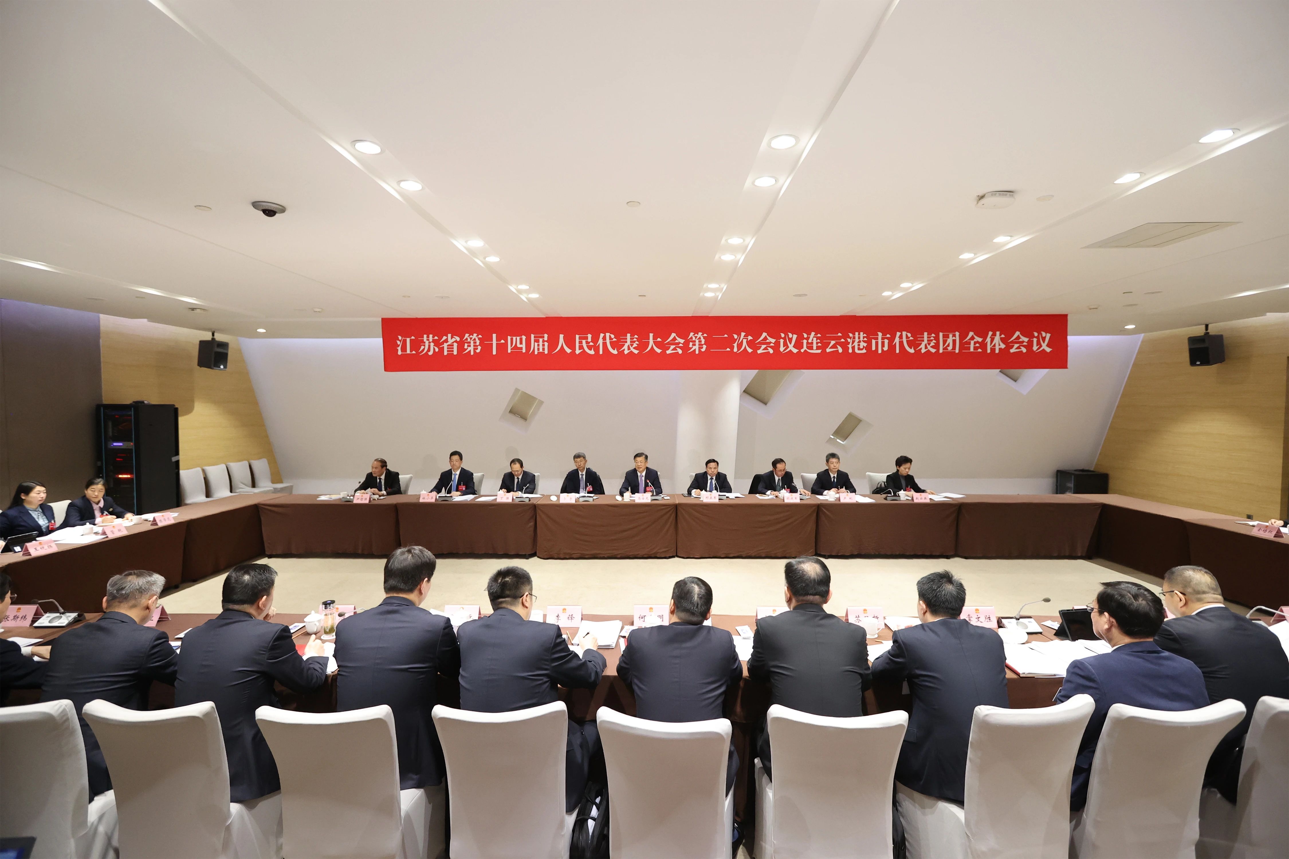 我市代表团审议省人大常委会、省法院、省检察院工作报告.jpg