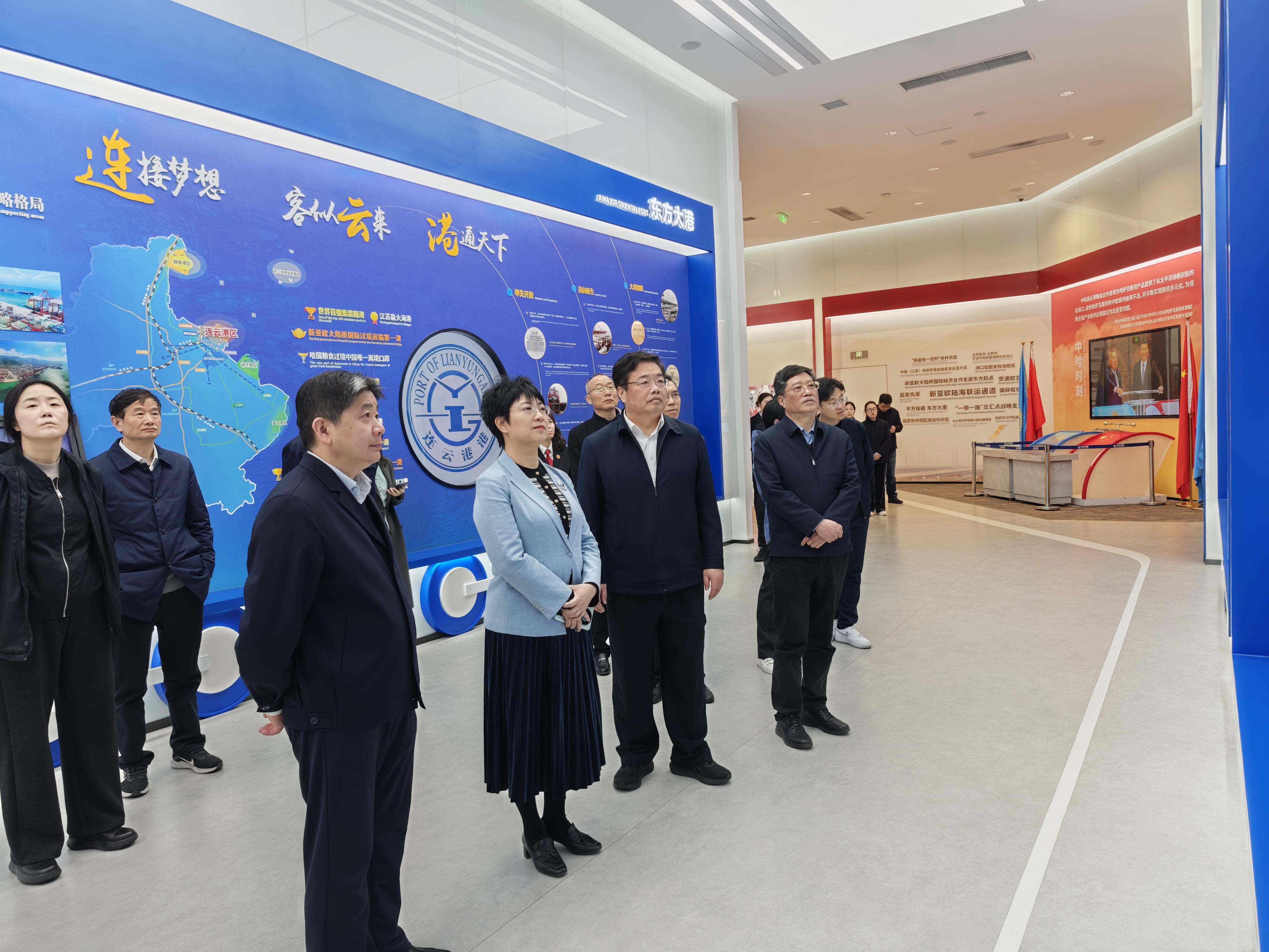 3、中哈物流基地.jpg